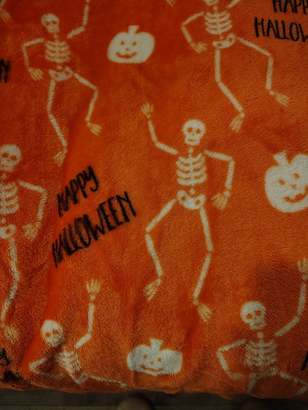 Rare Spooky Dancing Skeleton Halloween Throw 🎃 Orange Plush Cozy Blanket